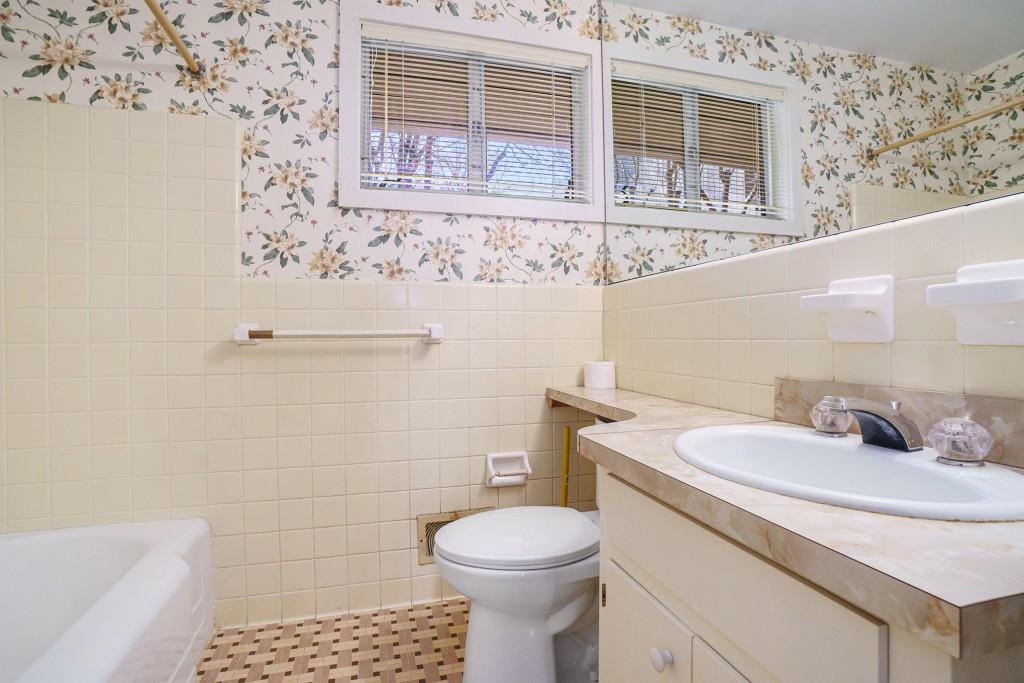 2124 Azalea Circle