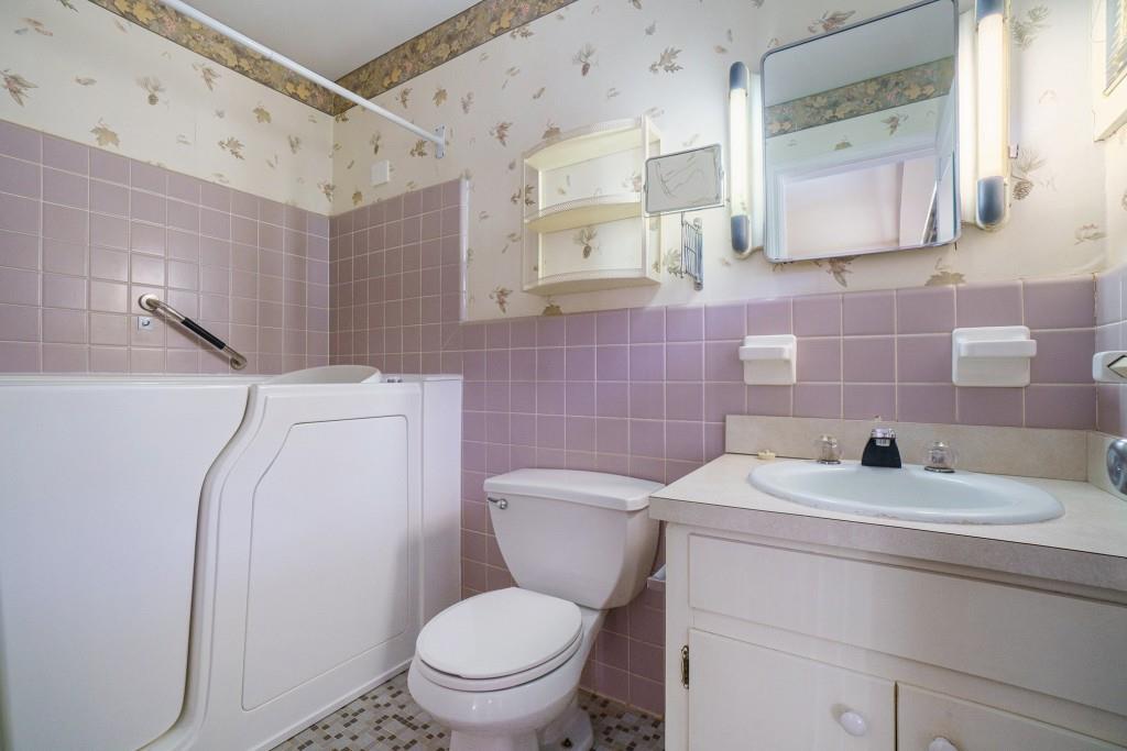 2124 Azalea Circle