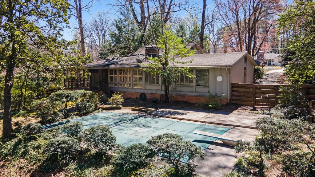 2124 Azalea Circle