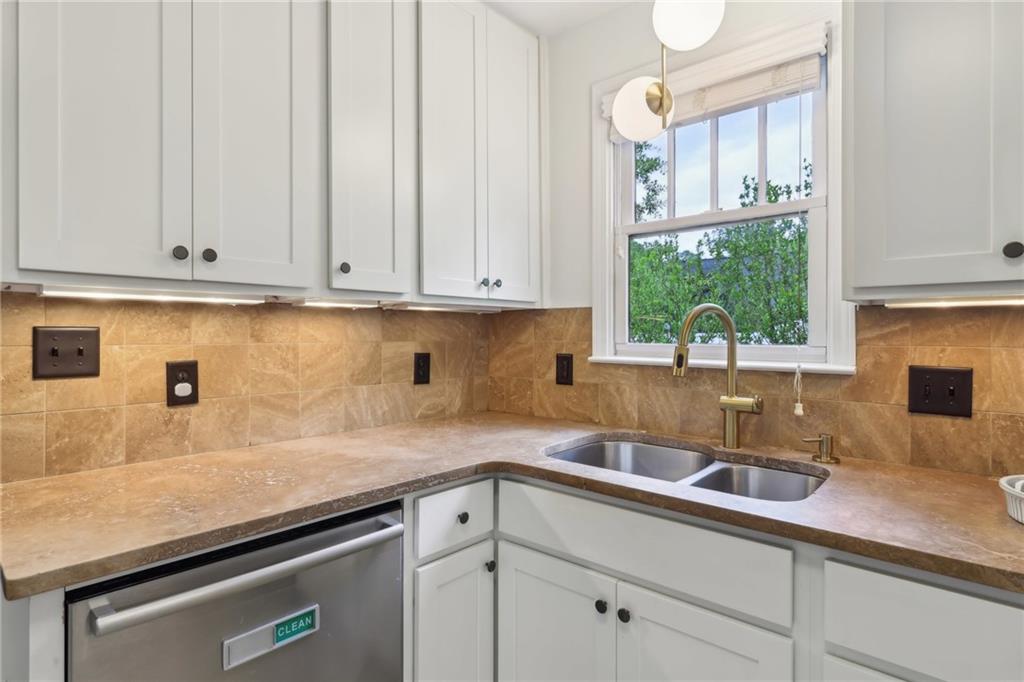2864 White Oak Drive