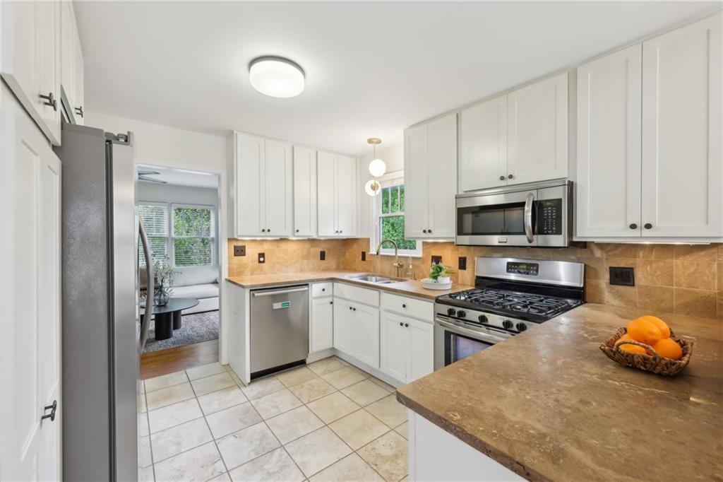 2864 White Oak Drive