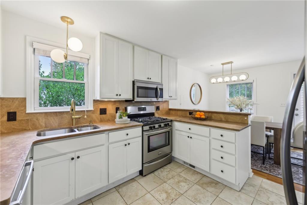 2864 White Oak Drive