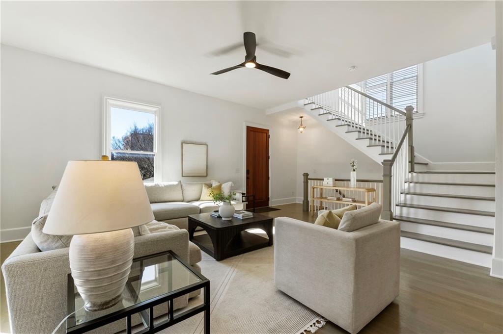 916 Ives Lane SE