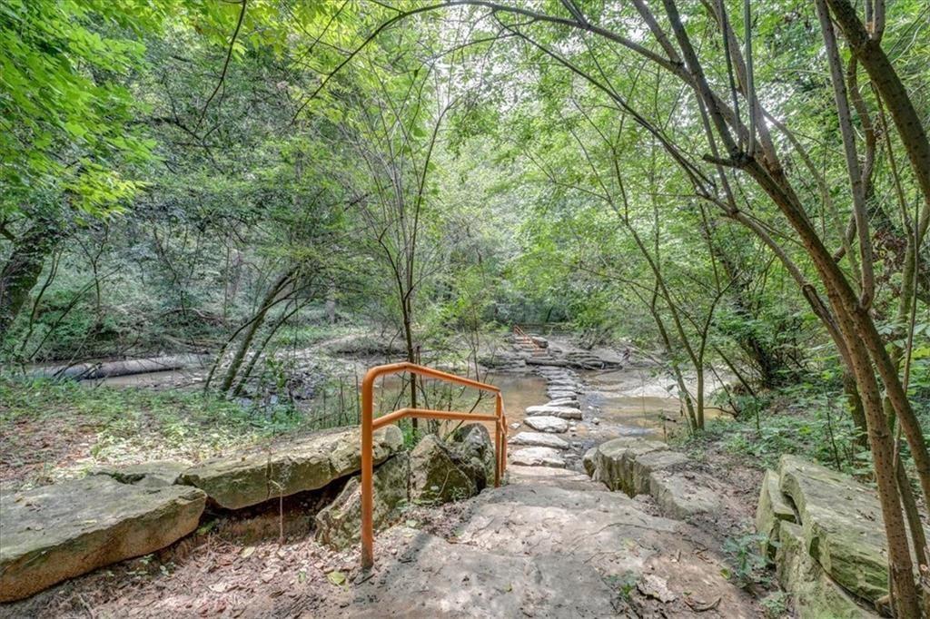 1068 Central Park Road
