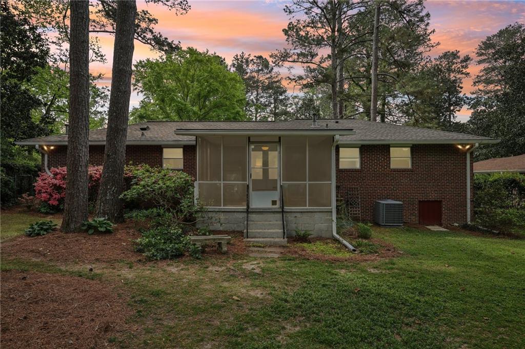 2030 Woodbine Terrace NE