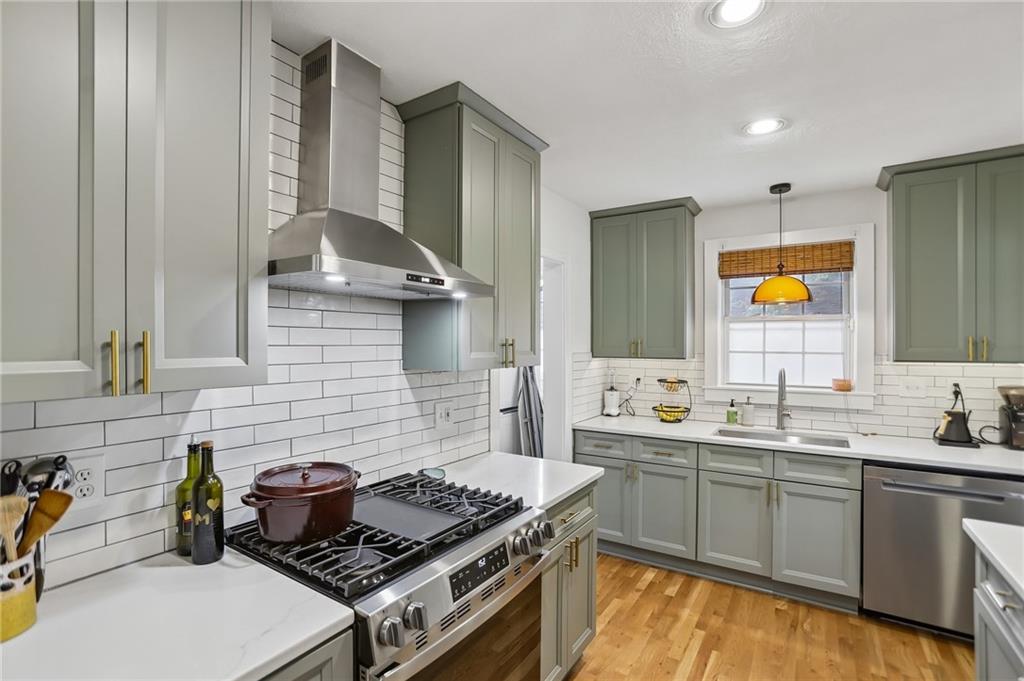 240 Sisson Avenue NE