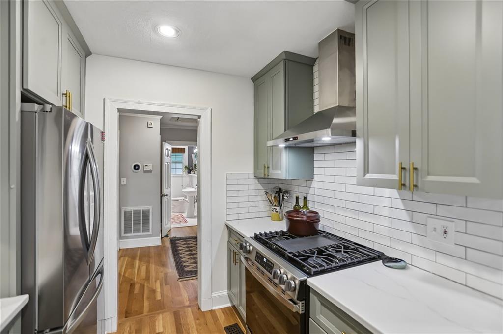 240 Sisson Avenue NE