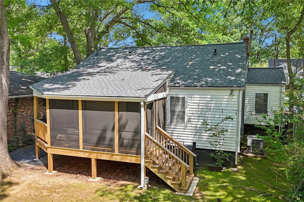 240 Sisson Avenue NE