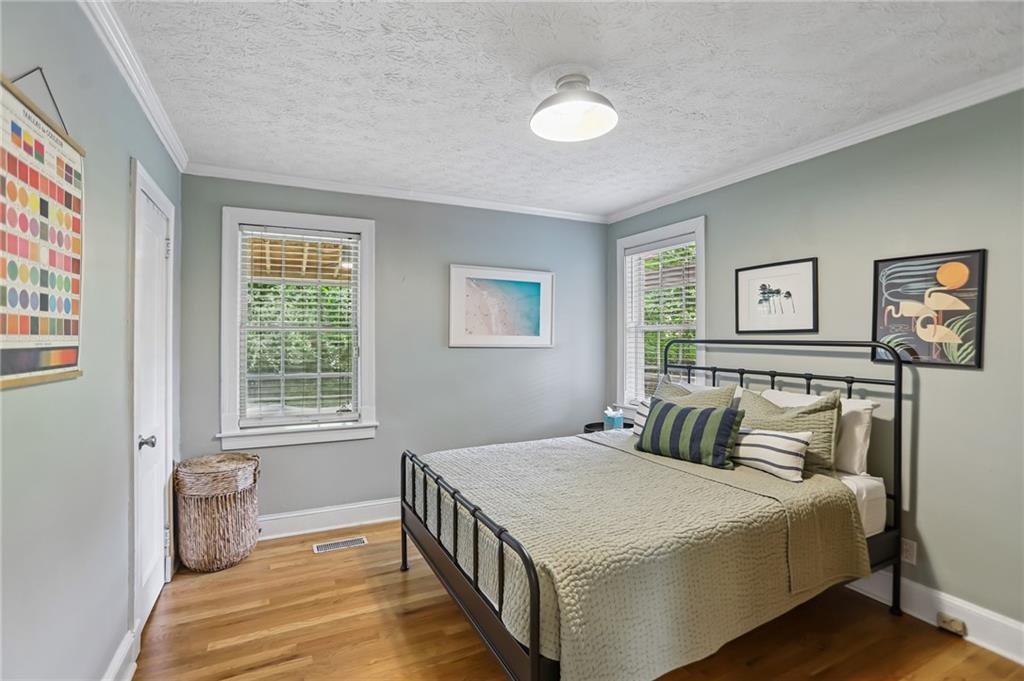 240 Sisson Avenue NE