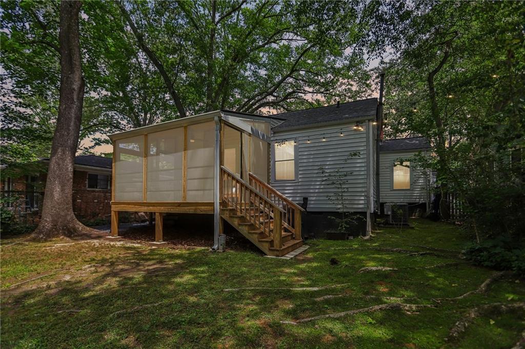 240 Sisson Avenue NE