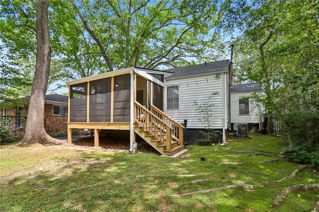 240 Sisson Avenue NE
