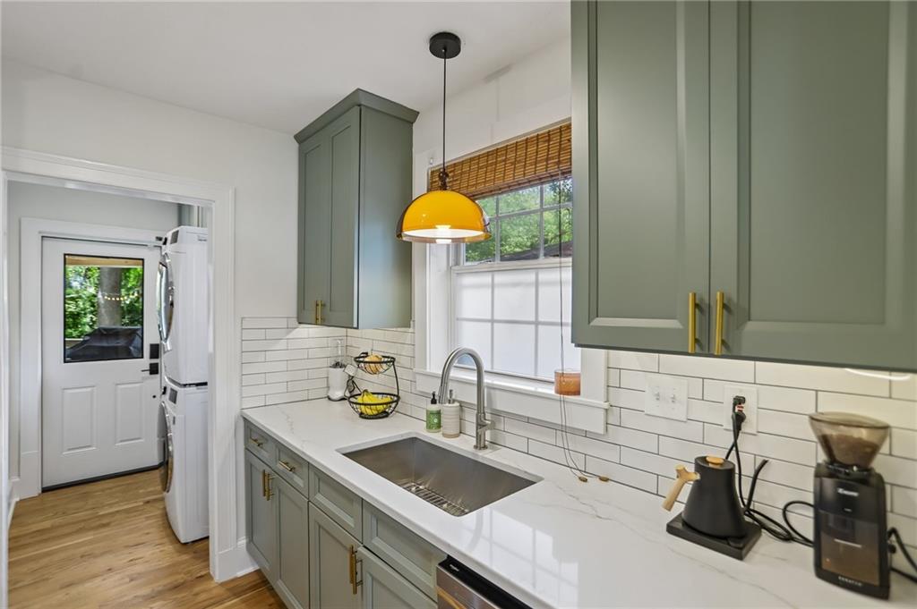 240 Sisson Avenue NE