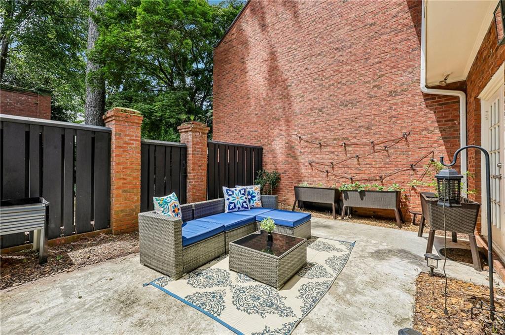 11 Kings Walk NE