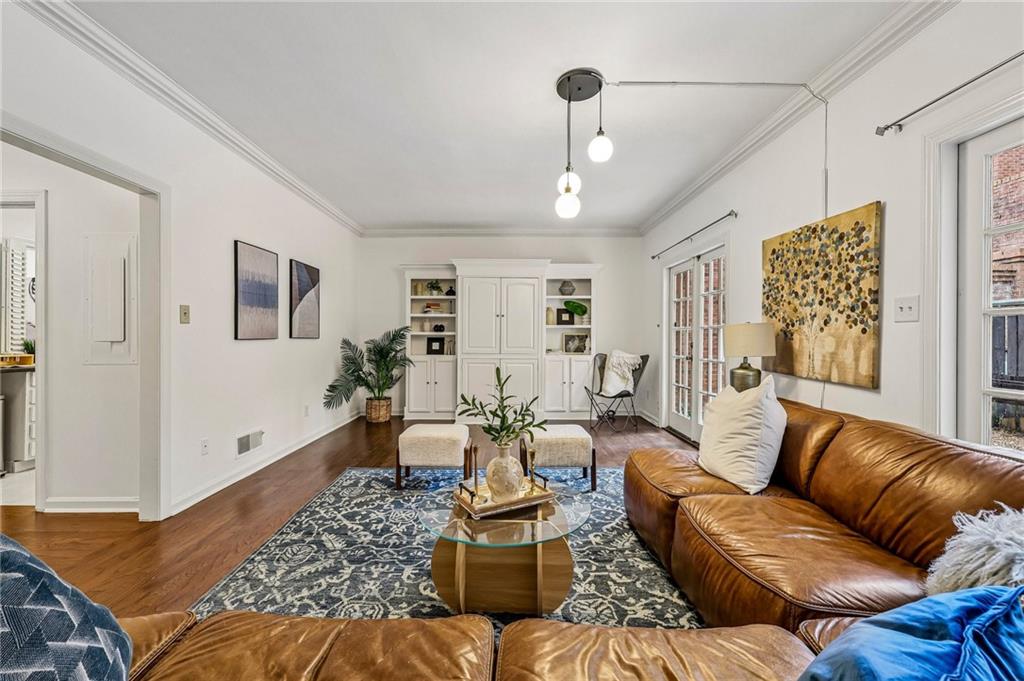 11 Kings Walk NE
