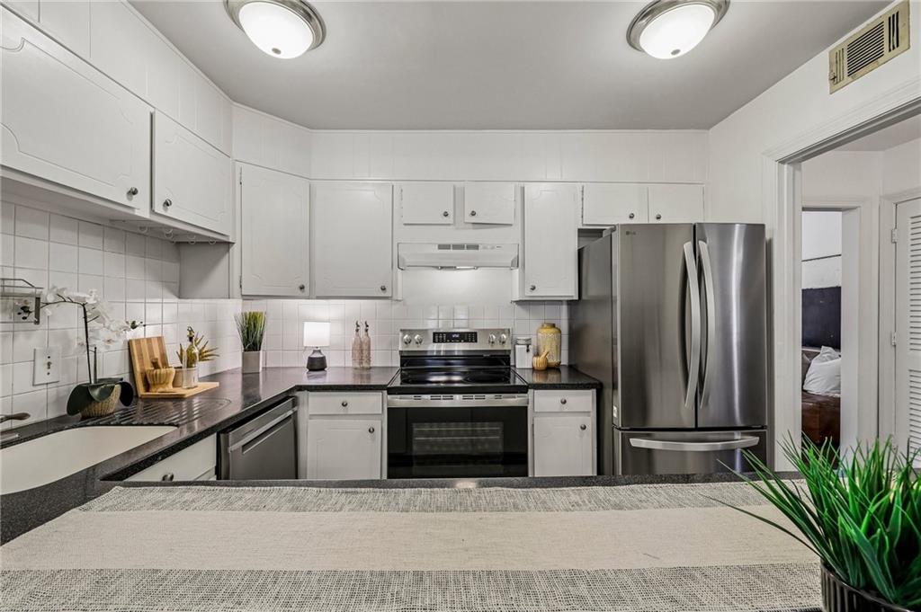 11 Kings Walk NE