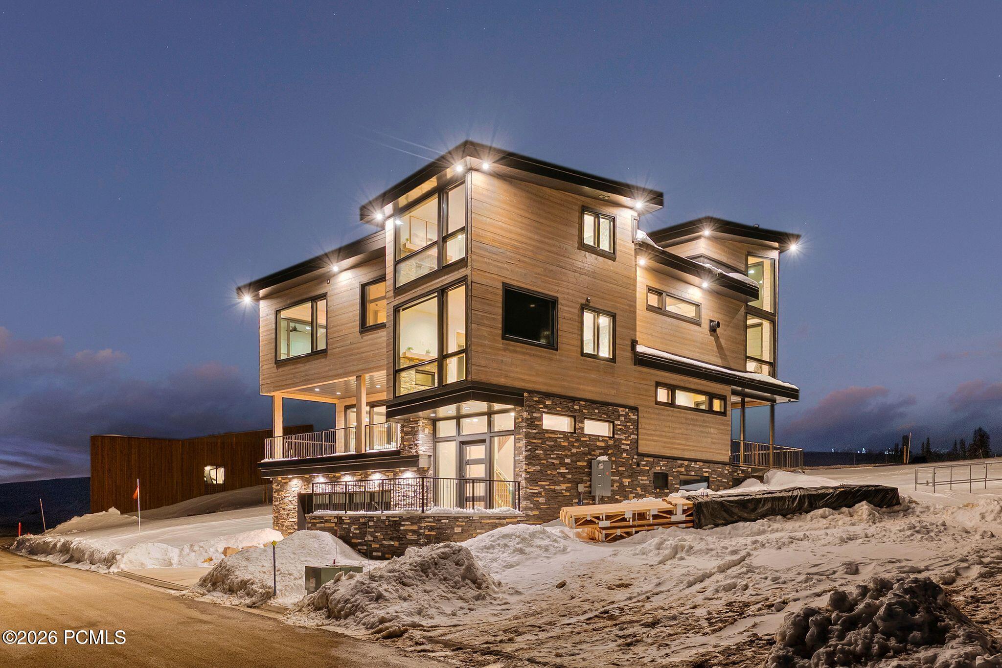 8526 Overlook Drive