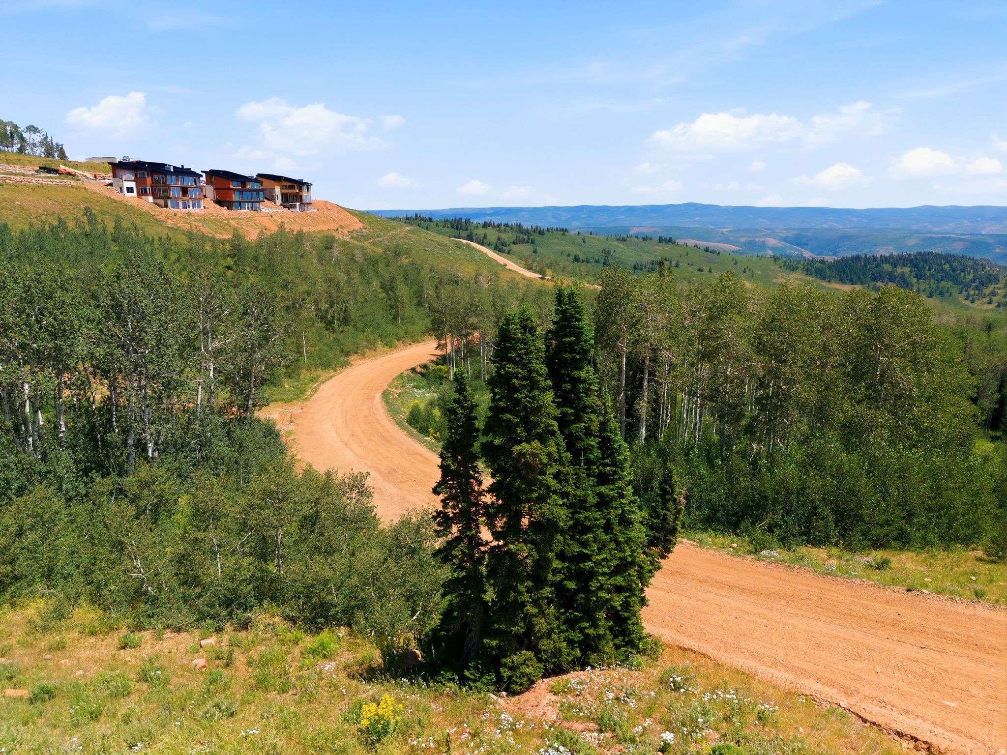 5747 N DAYBREAK DR Unit: 8