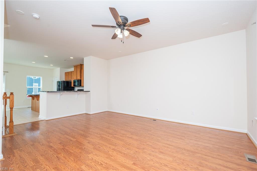 3102 Rollie WAY