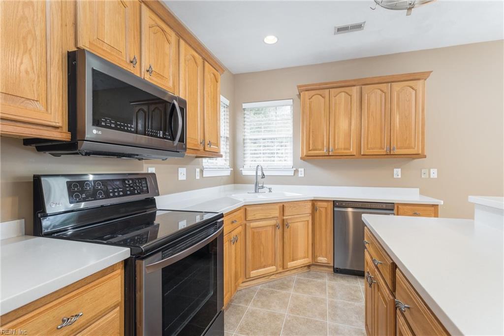 440 Trotters LN