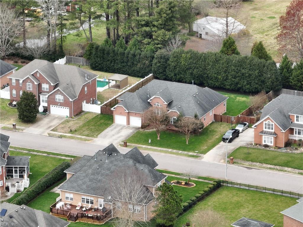 440 Trotters LN