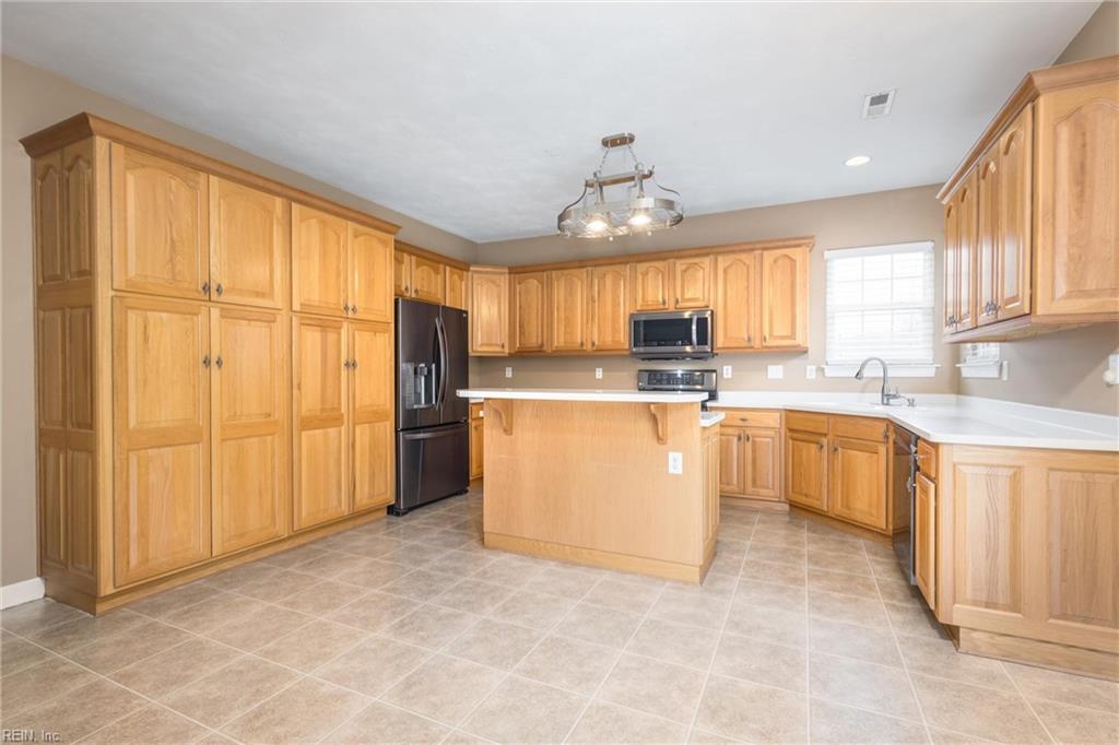 440 Trotters LN