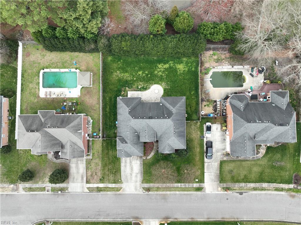 440 Trotters LN