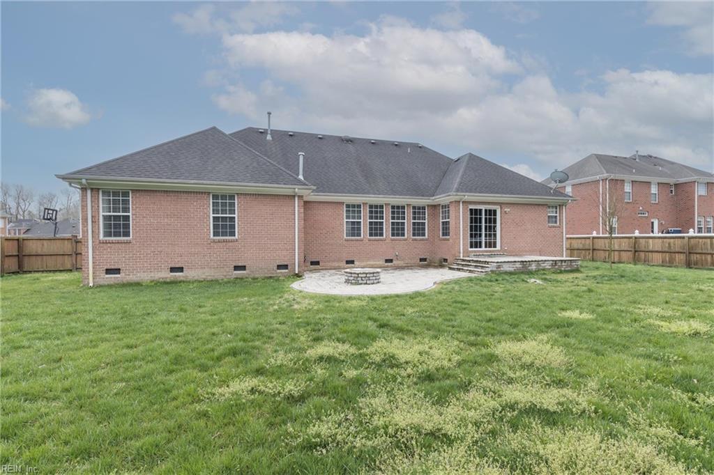 440 Trotters LN