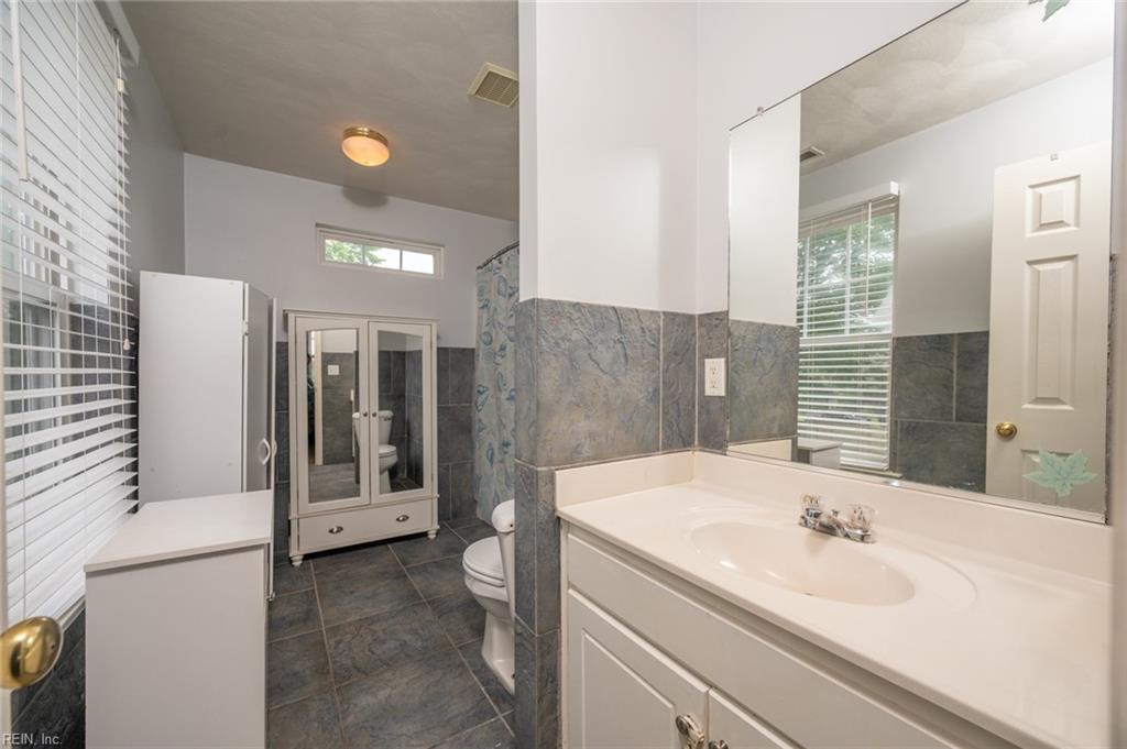 828 Reservoir AVE