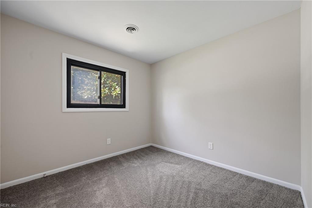 124 Phillips LN
