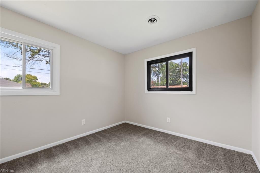124 Phillips LN
