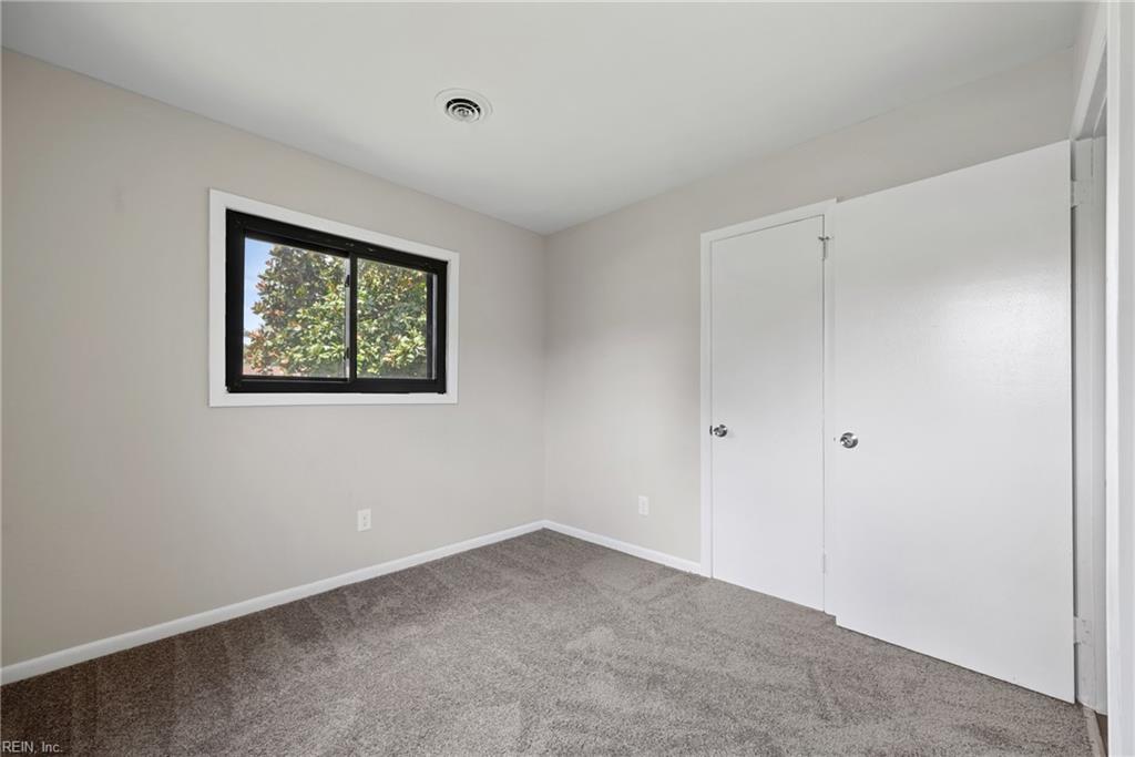 124 Phillips LN