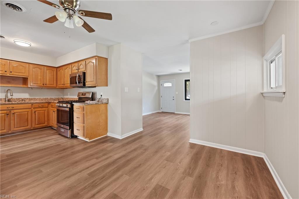 124 Phillips LN
