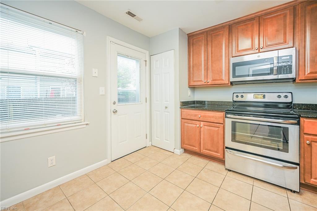 3054 Blackstone CT