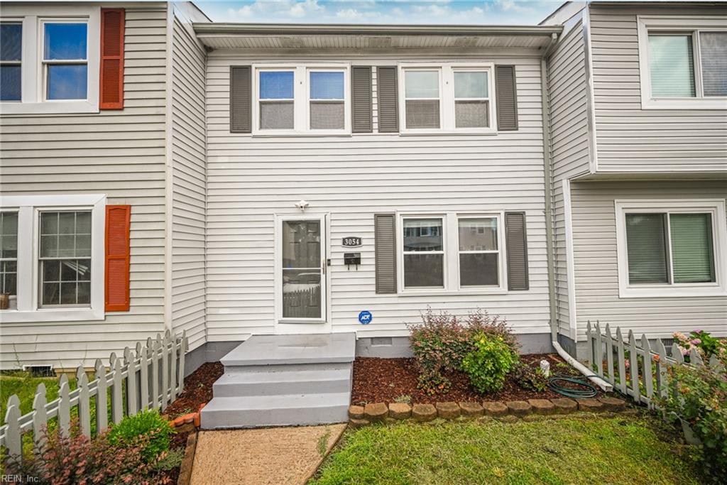 3054 Blackstone CT