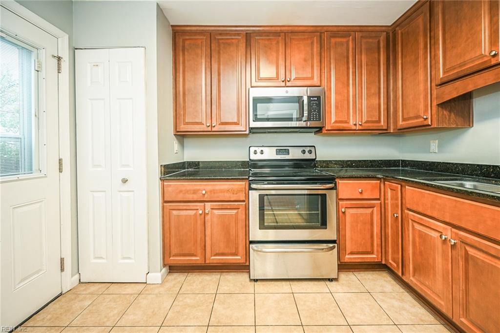 3054 Blackstone CT