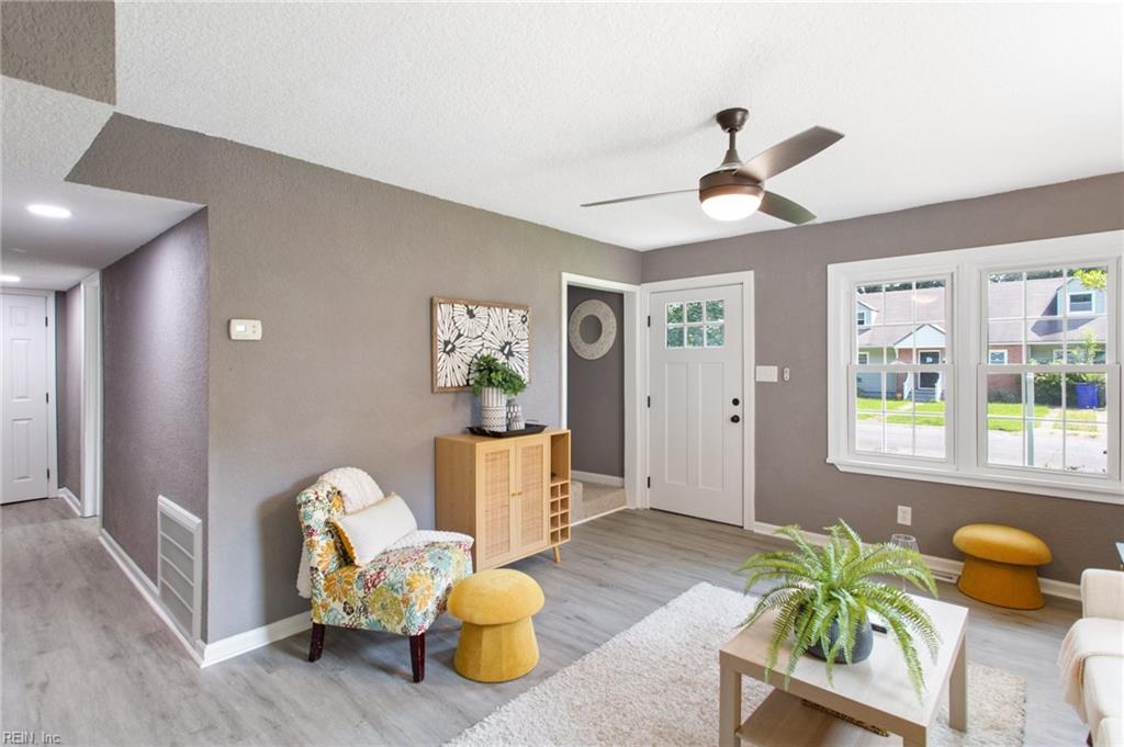 8239 Briarwood Cir