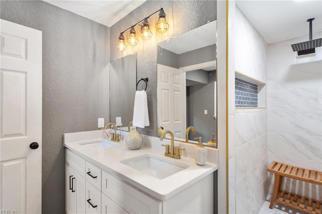 8239 Briarwood Cir