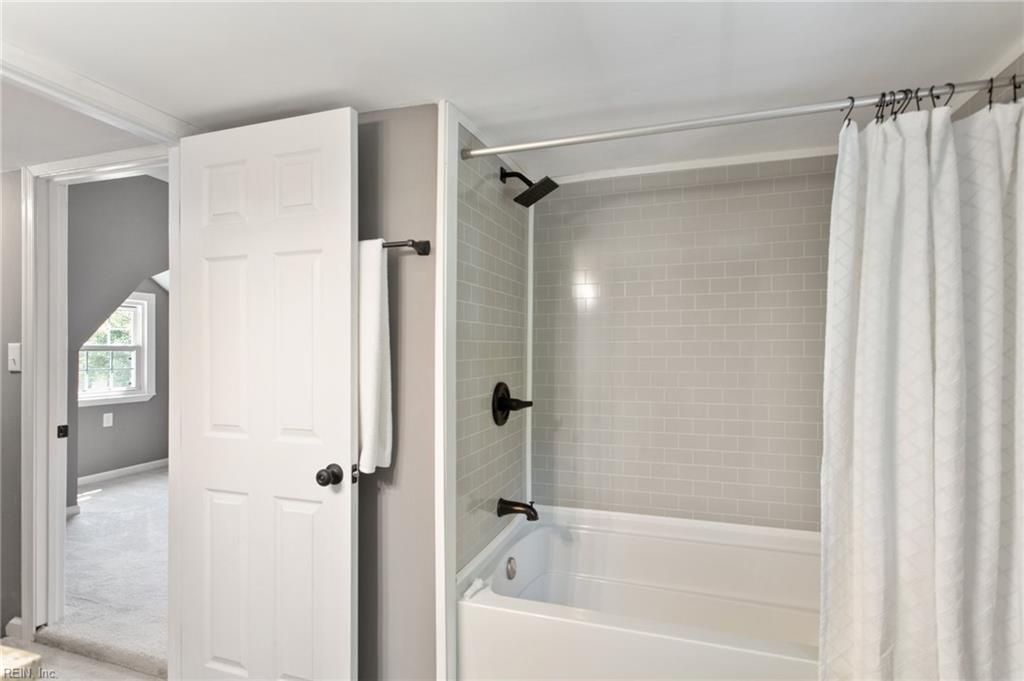 8239 Briarwood Cir