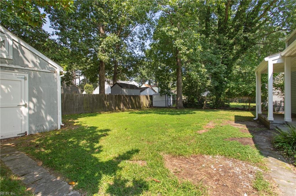 8239 Briarwood Cir