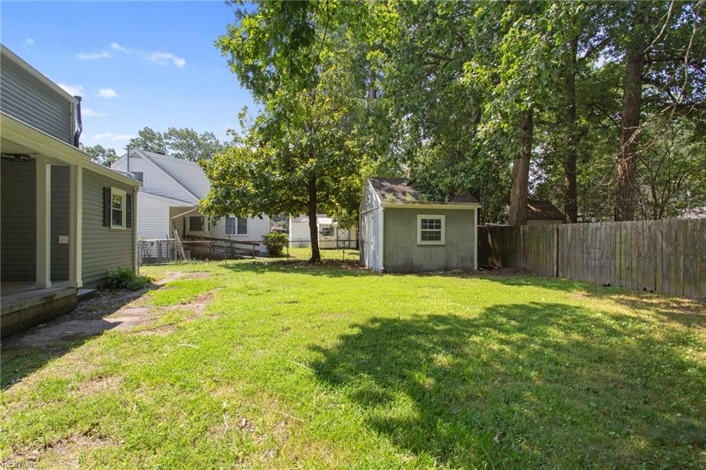 8239 Briarwood Cir