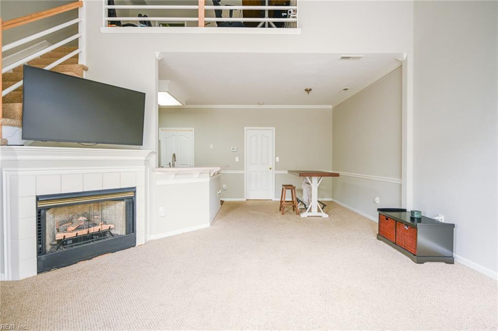 728 W Lake CIR