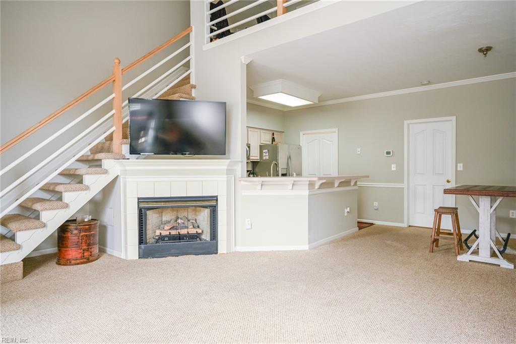 728 W Lake CIR