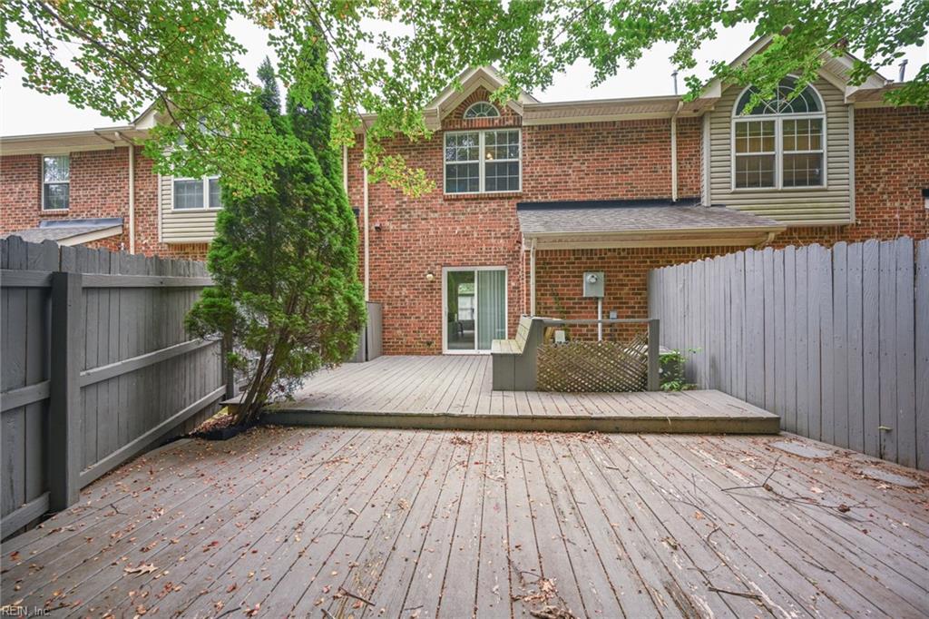 728 W Lake CIR