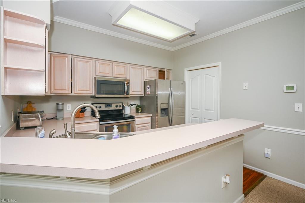 728 W Lake CIR