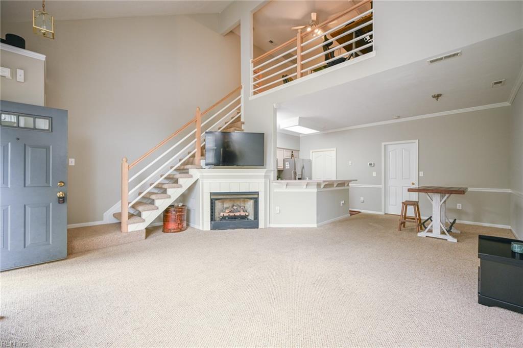 728 W Lake CIR