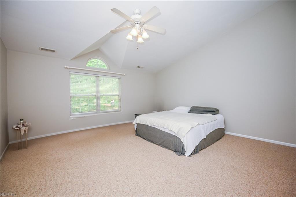 728 W Lake CIR