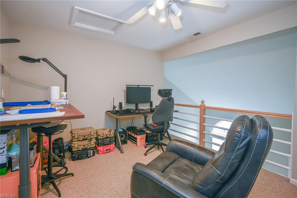 728 W Lake CIR