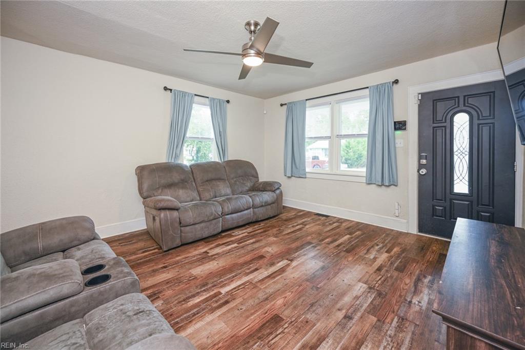 1415 Lansing AVE