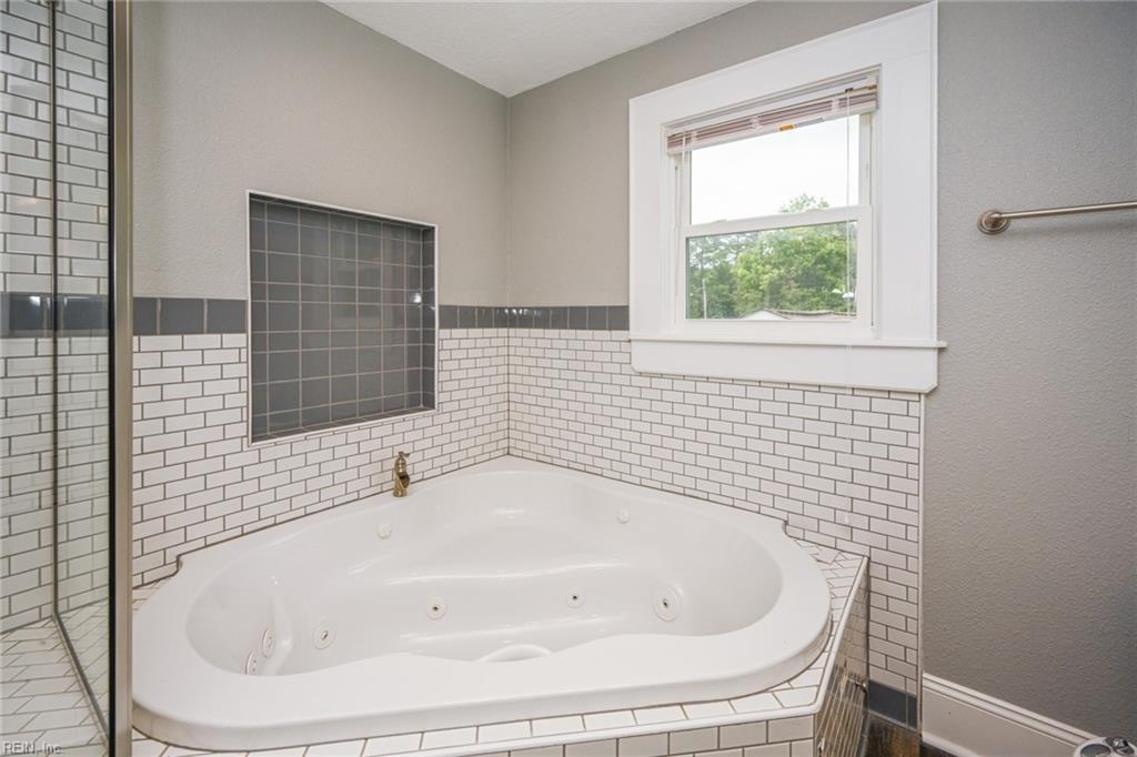 1415 Lansing AVE