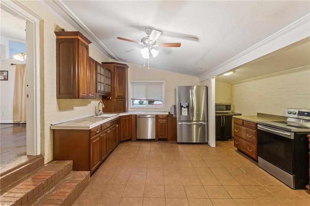 266 Eastwood DR